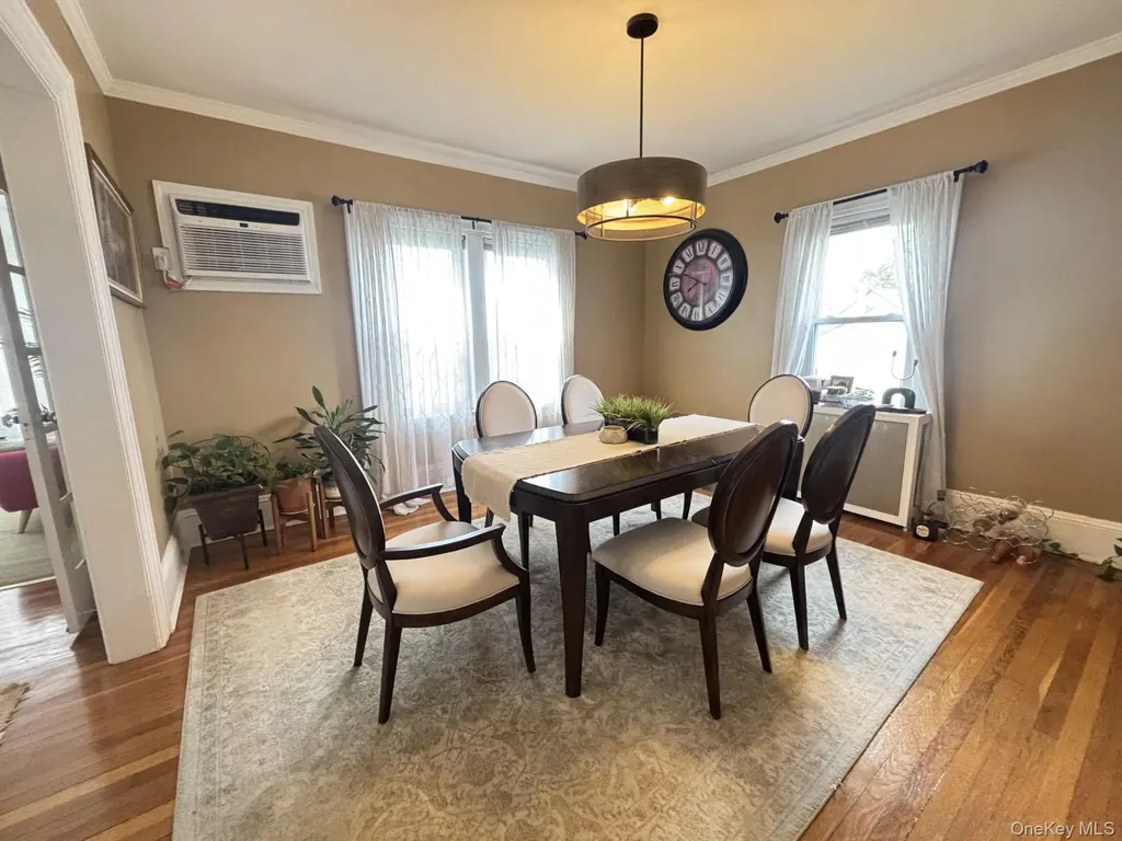 43 Rolling Street Lynbrook NY 11563
