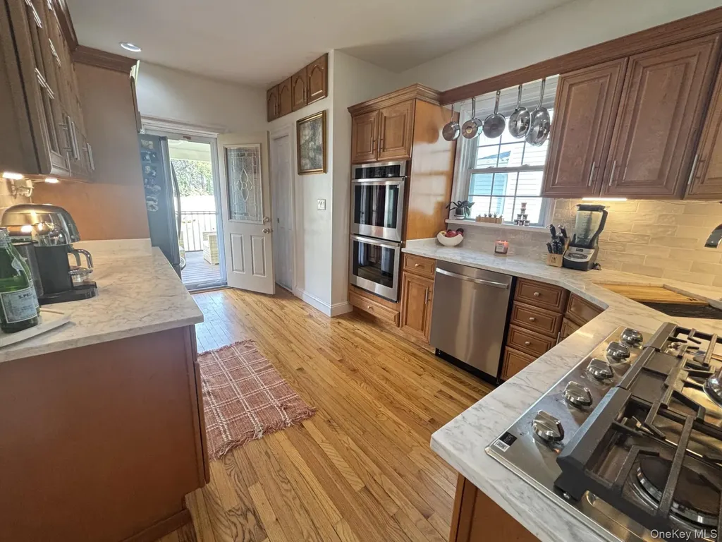 43 Rolling Street Lynbrook NY 11563