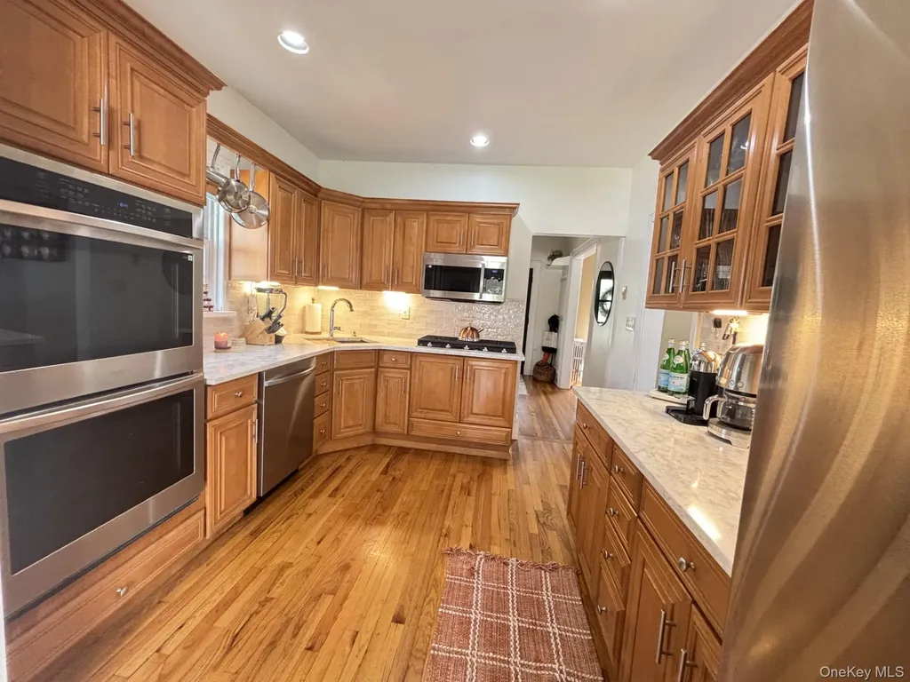 43 Rolling Street Lynbrook NY 11563