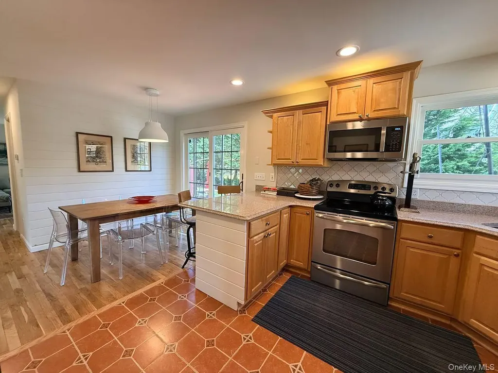 58 Ocean Avenue Hampton Bays NY 11946