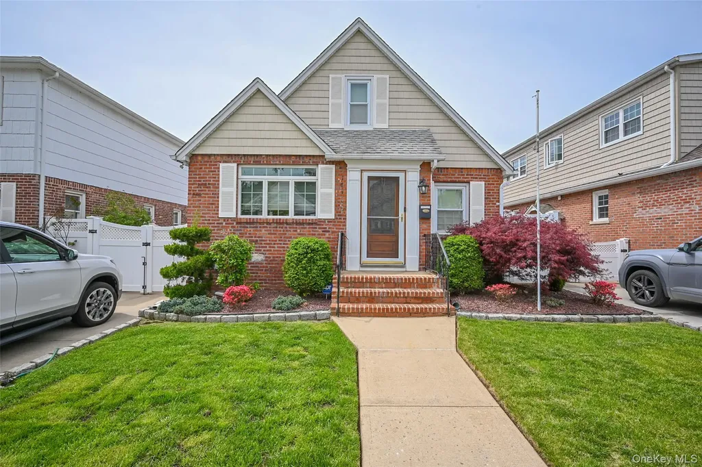 171-20 Gladwin Avenue Fresh Meadows NY 11365