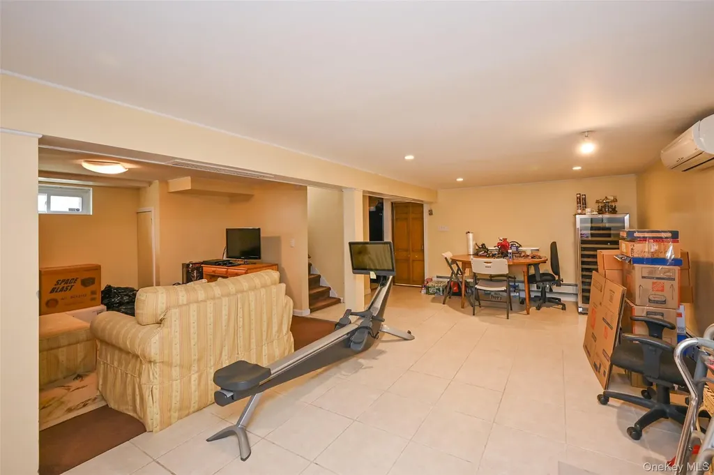 171-20 Gladwin Avenue Fresh Meadows NY 11365