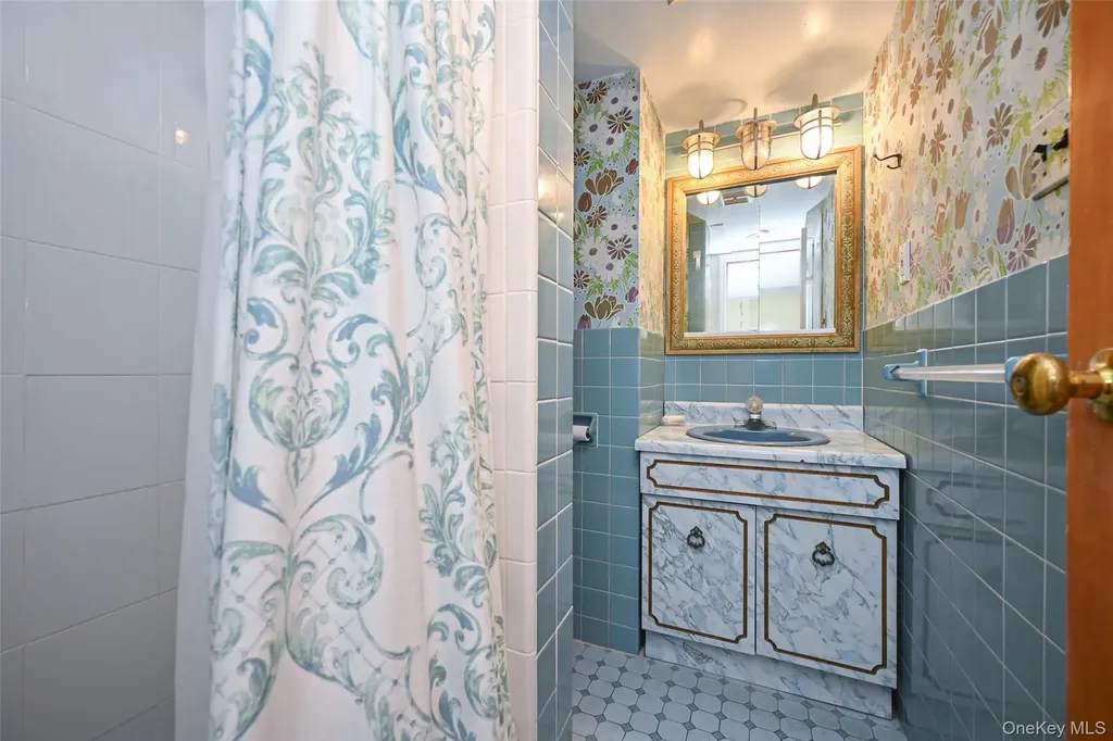 171-20 Gladwin Avenue Fresh Meadows NY 11365