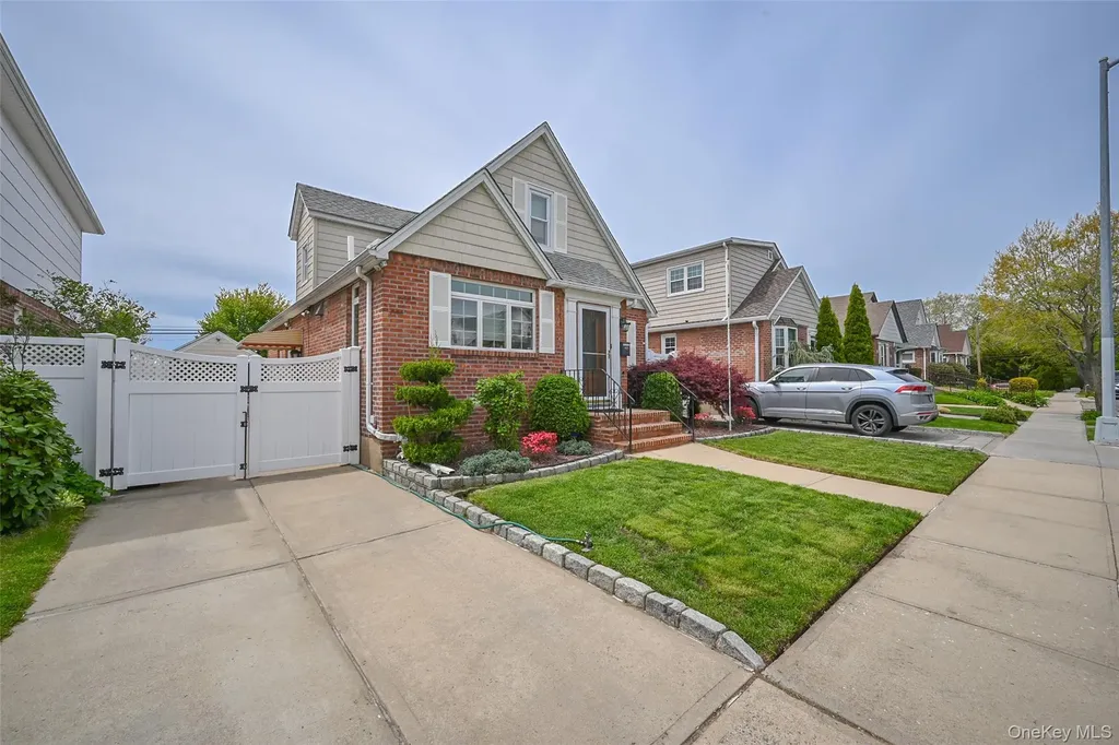 171-20 Gladwin Avenue Fresh Meadows NY 11365