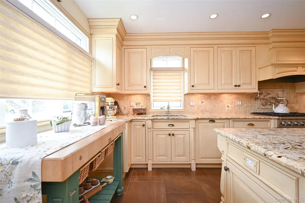 171-20 Gladwin Avenue Fresh Meadows NY 11365
