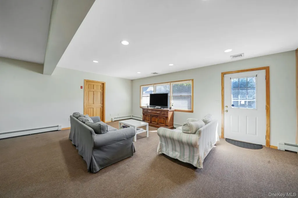45 Cobalt Lane Westbury NY 11590