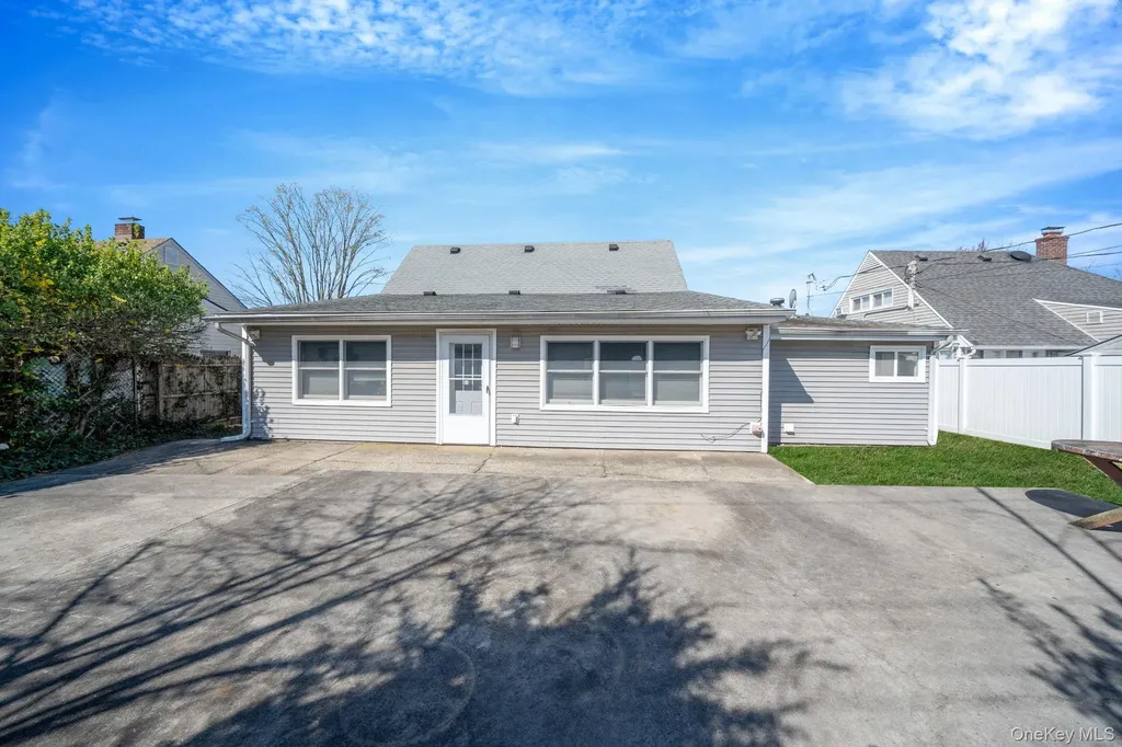 45 Cobalt Lane Westbury NY 11590