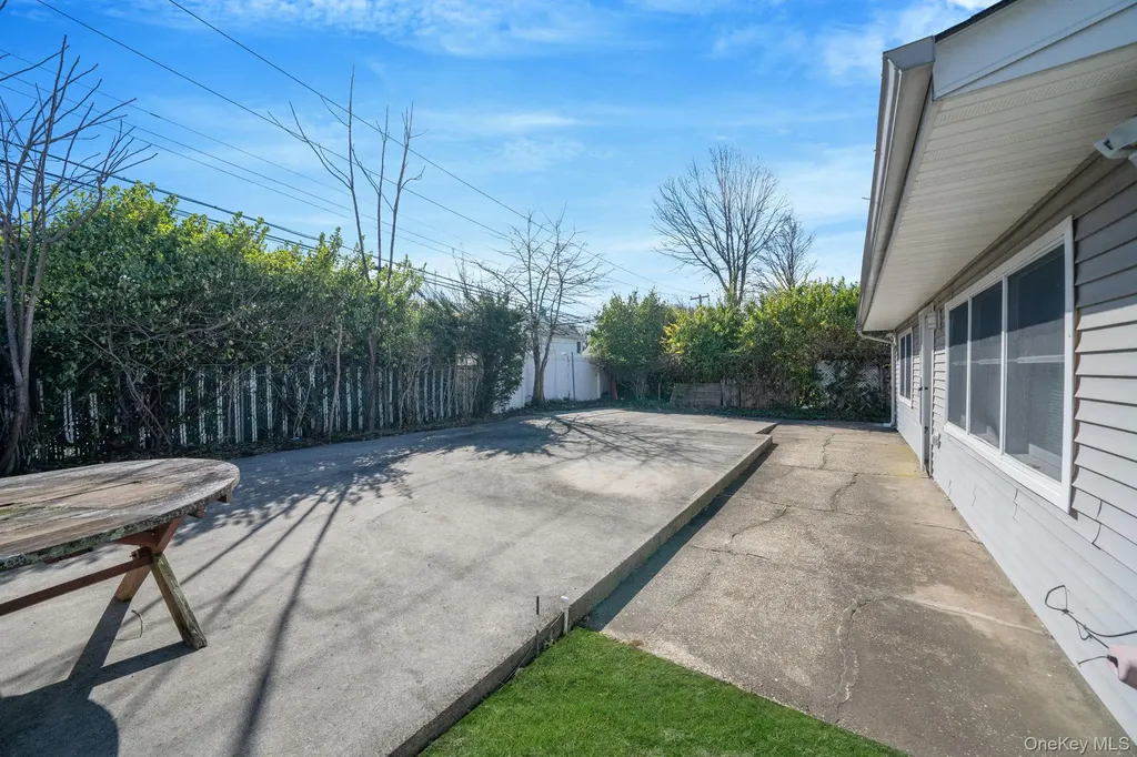 45 Cobalt Lane Westbury NY 11590