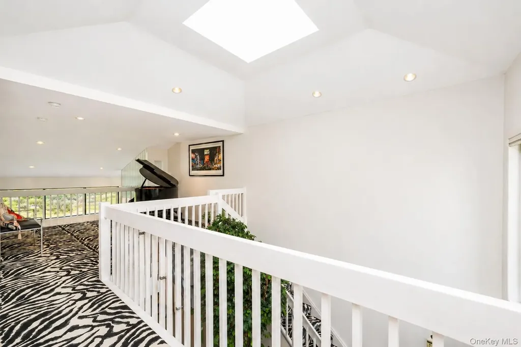 71 Eagle Chase Woodbury NY 11797