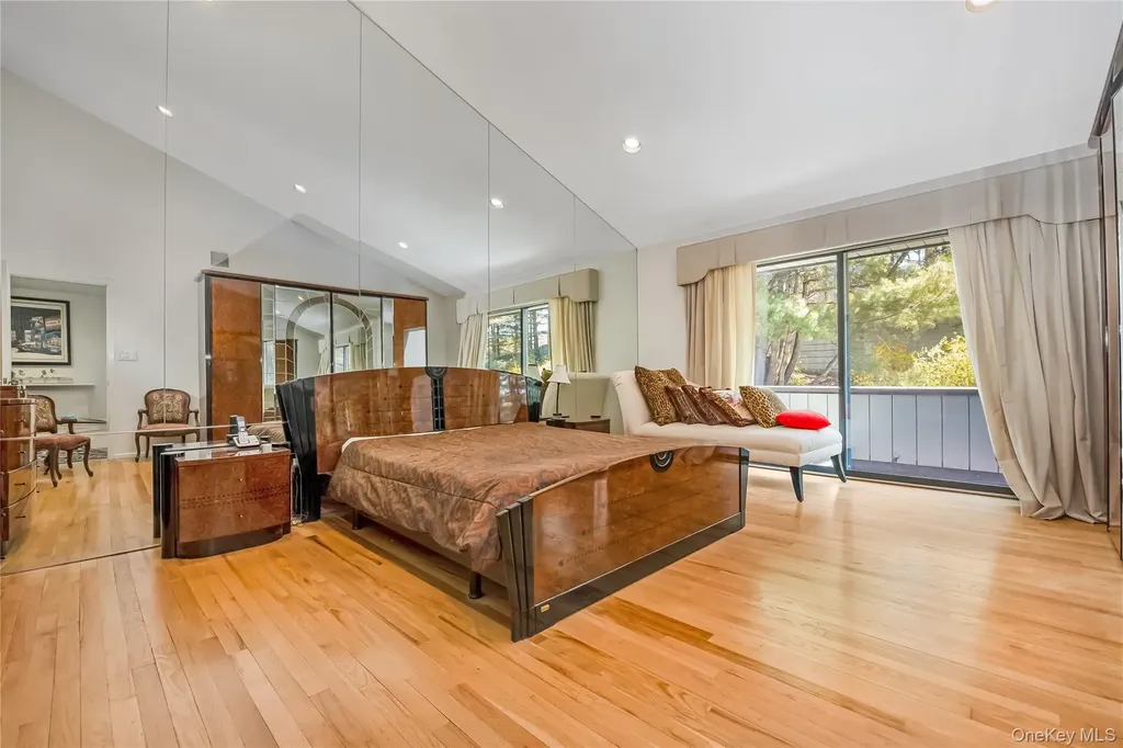71 Eagle Chase Woodbury NY 11797