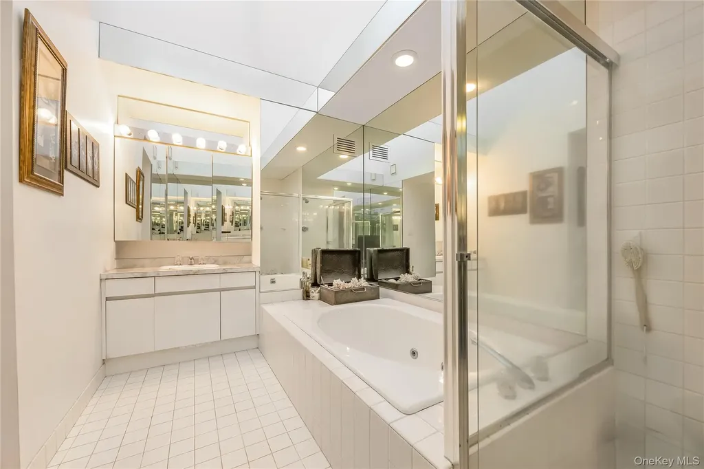 71 Eagle Chase Woodbury NY 11797