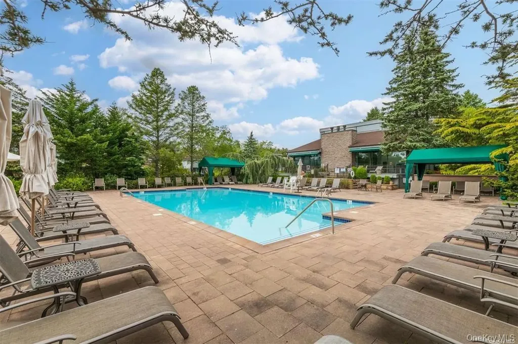 71 Eagle Chase Woodbury NY 11797