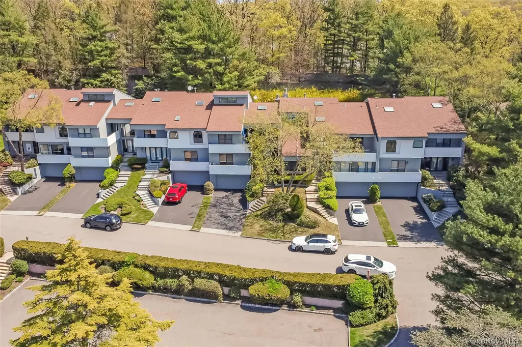 71 Eagle Chase Woodbury NY 11797