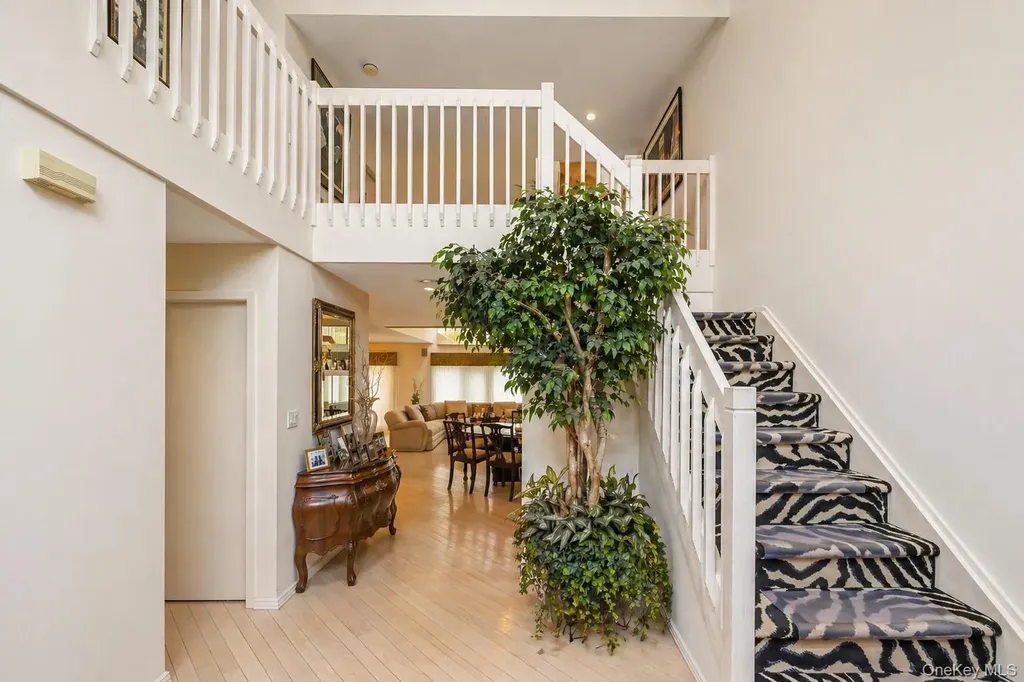 71 Eagle Chase Woodbury NY 11797