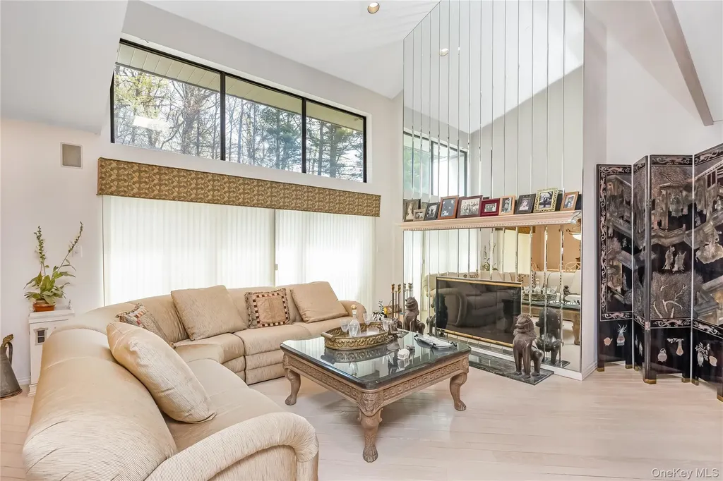 71 Eagle Chase Woodbury NY 11797