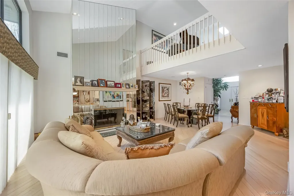 71 Eagle Chase Woodbury NY 11797
