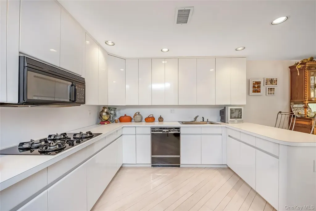 71 Eagle Chase Woodbury NY 11797