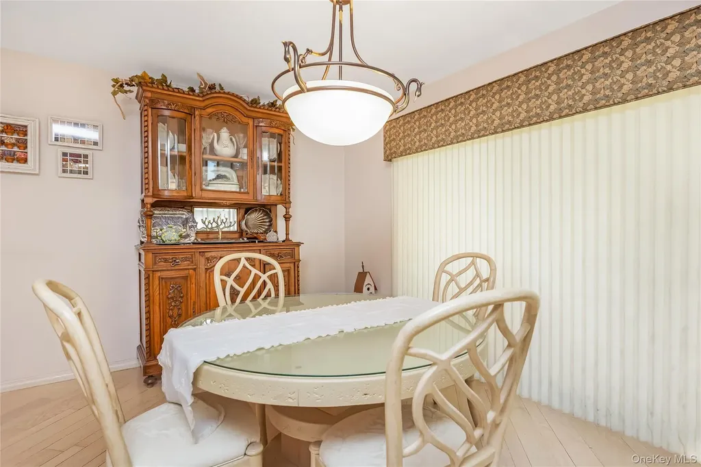71 Eagle Chase Woodbury NY 11797