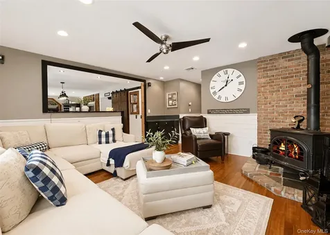 42 Live Oak Drive Holbrook NY 11741