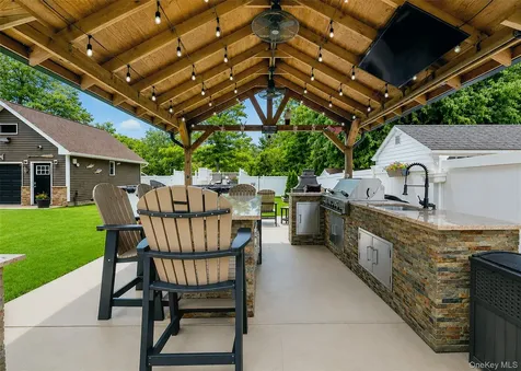 42 Live Oak Drive Holbrook NY 11741