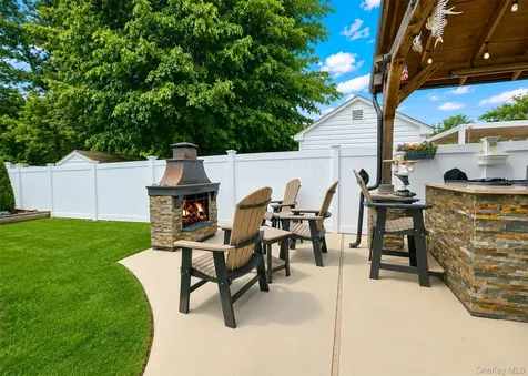 42 Live Oak Drive Holbrook NY 11741