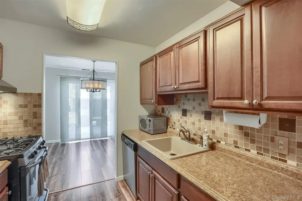 1208 Whispering Hills Chester NY 10918