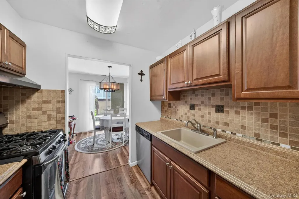 1208 Whispering Hills Chester NY 10918