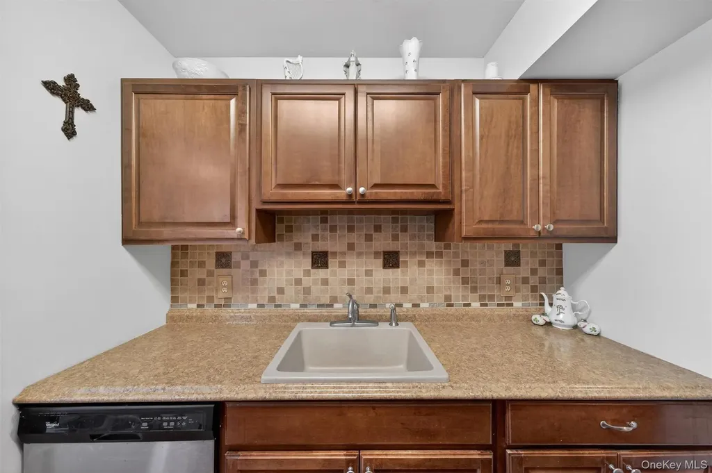 1208 Whispering Hills Chester NY 10918