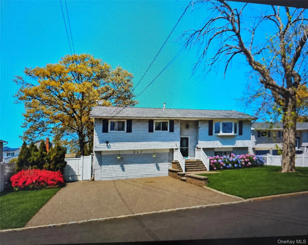 367 Erlanger Boulevard North Babylon NY 11703