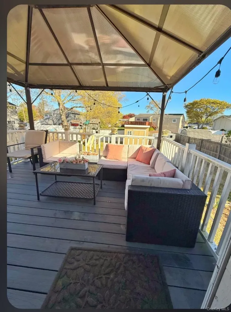 367 Erlanger Boulevard North Babylon NY 11703