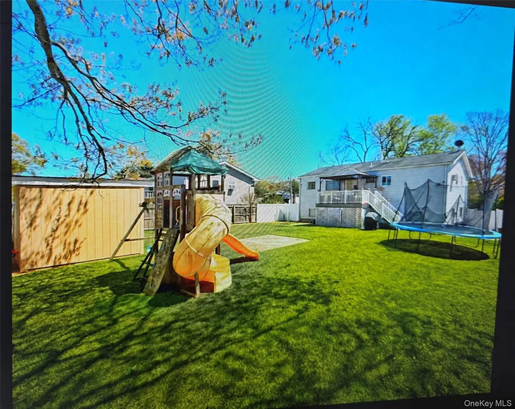 367 Erlanger Boulevard North Babylon NY 11703