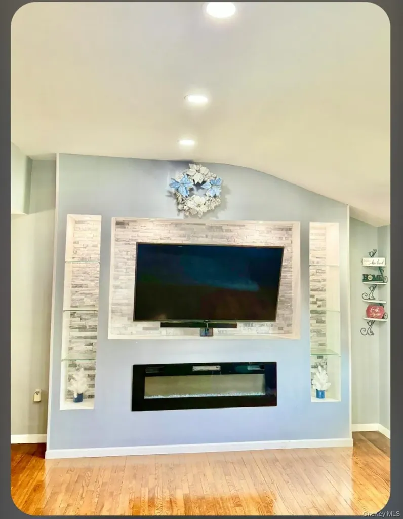 367 Erlanger Boulevard North Babylon NY 11703