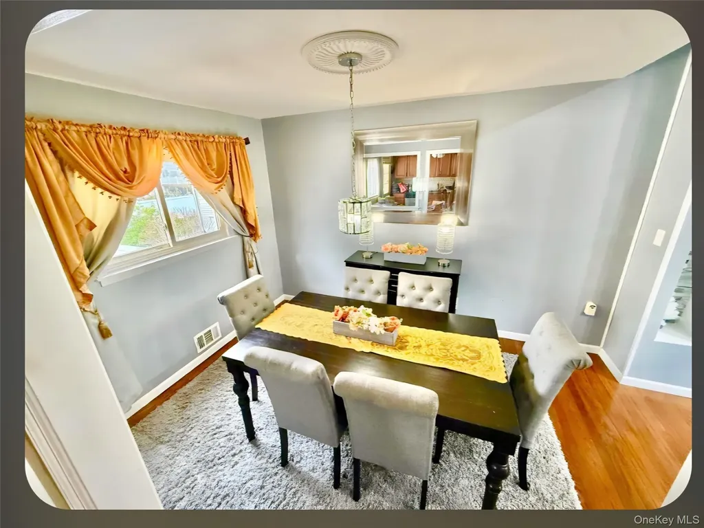 367 Erlanger Boulevard North Babylon NY 11703