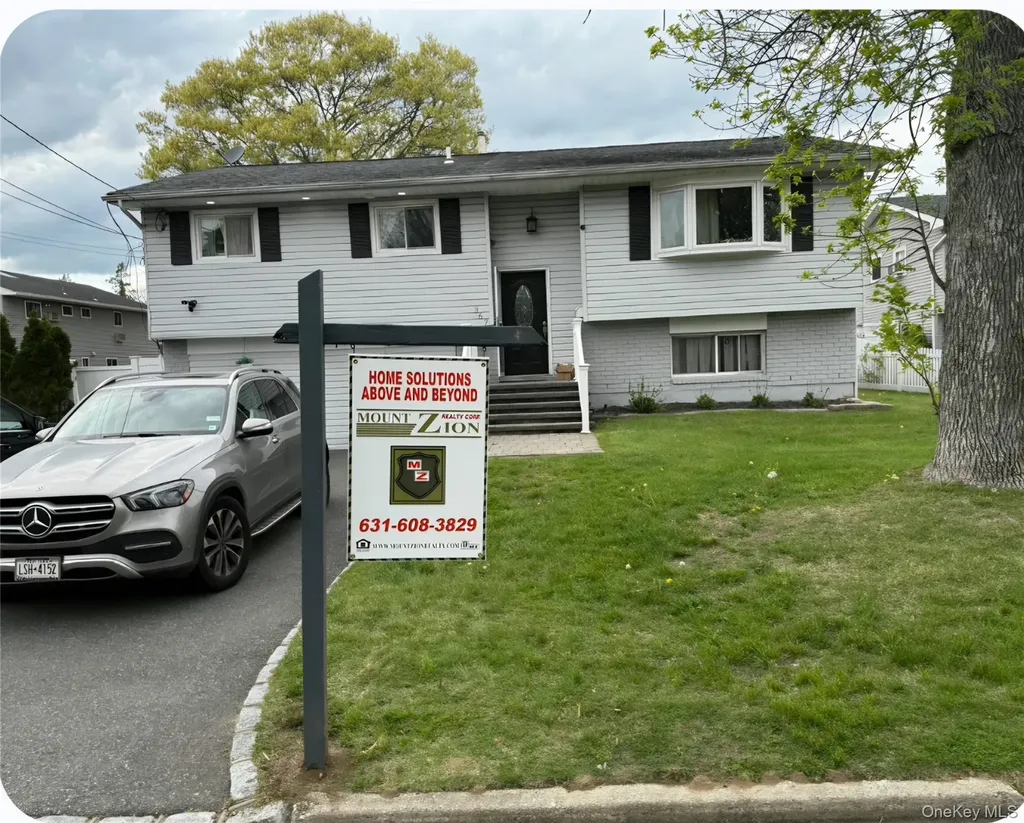 367 Erlanger Boulevard North Babylon NY 11703