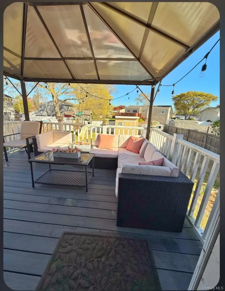 367 Erlanger Boulevard North Babylon NY 11703