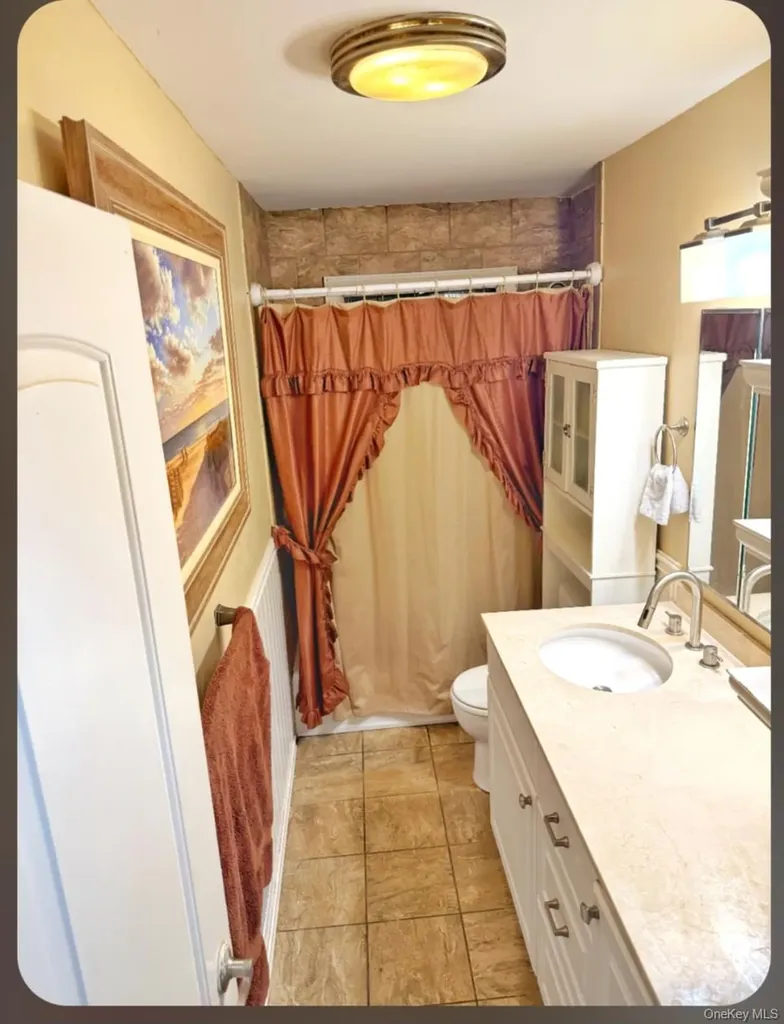 367 Erlanger Boulevard North Babylon NY 11703