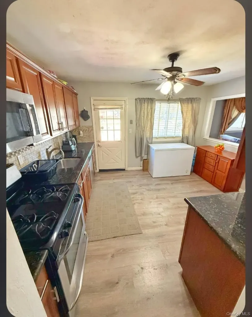 367 Erlanger Boulevard North Babylon NY 11703