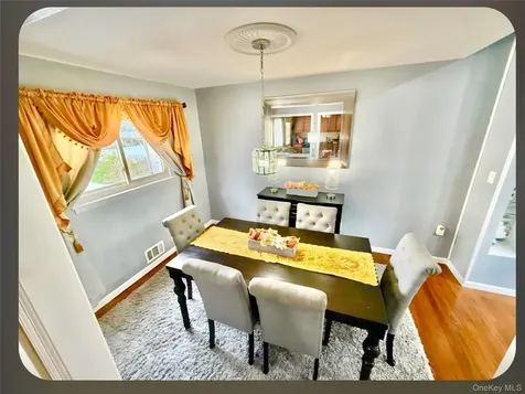 367 Erlanger Boulevard North Babylon NY 11703