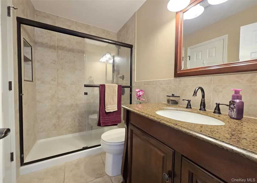 150 Glenmere Way Holbrook NY 11741