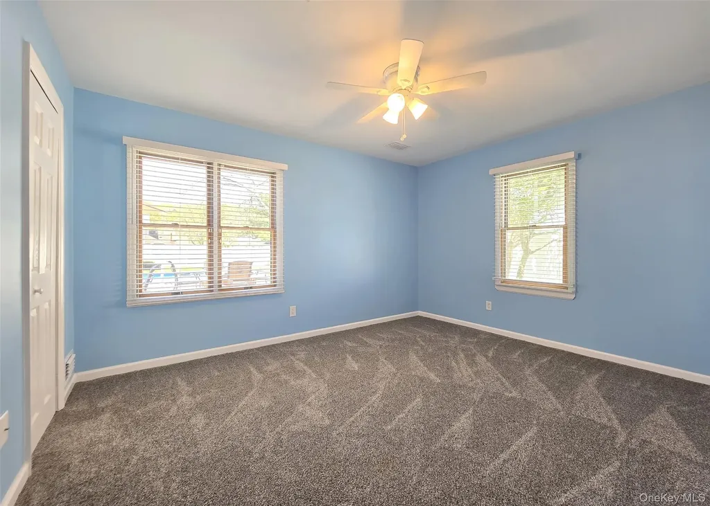 150 Glenmere Way Holbrook NY 11741