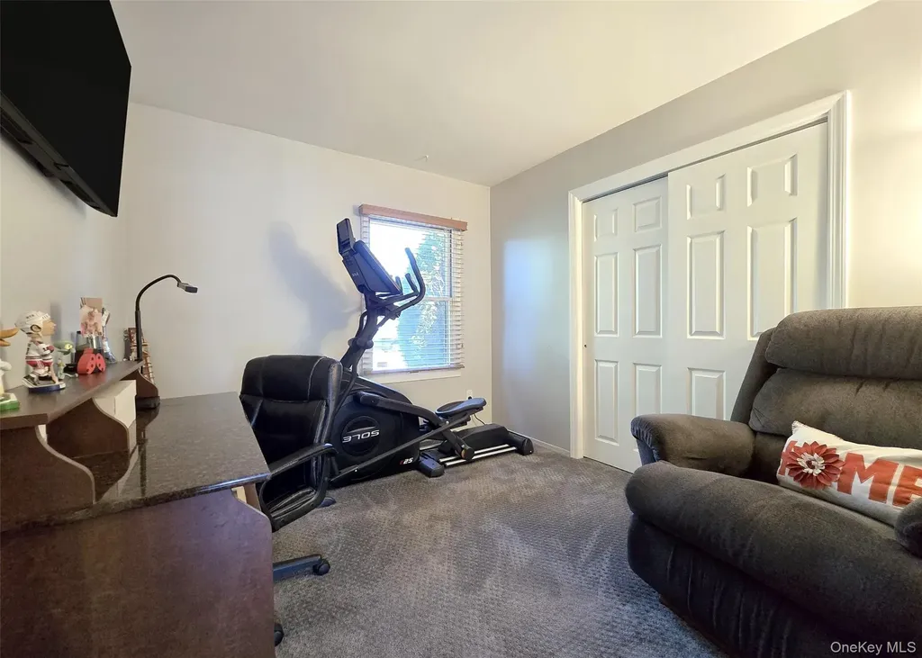 150 Glenmere Way Holbrook NY 11741