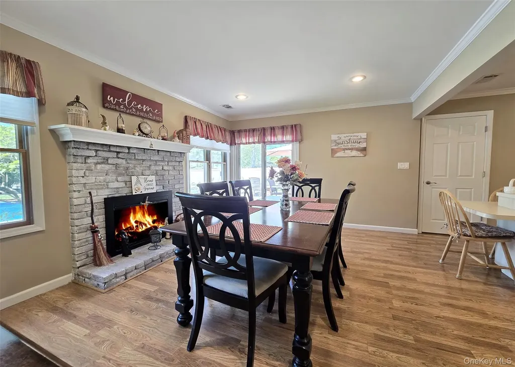 150 Glenmere Way Holbrook NY 11741