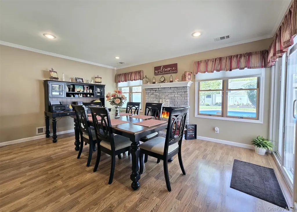 150 Glenmere Way Holbrook NY 11741
