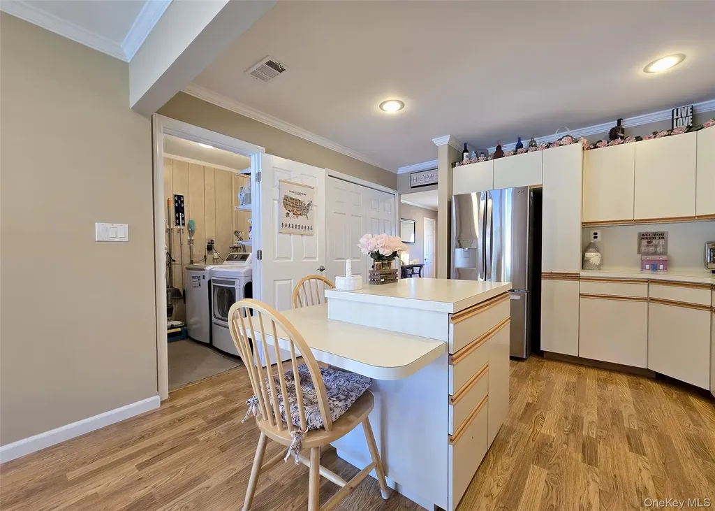 150 Glenmere Way Holbrook NY 11741