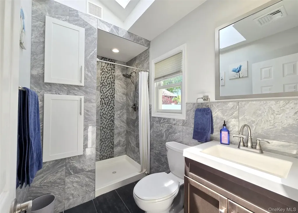 150 Glenmere Way Holbrook NY 11741