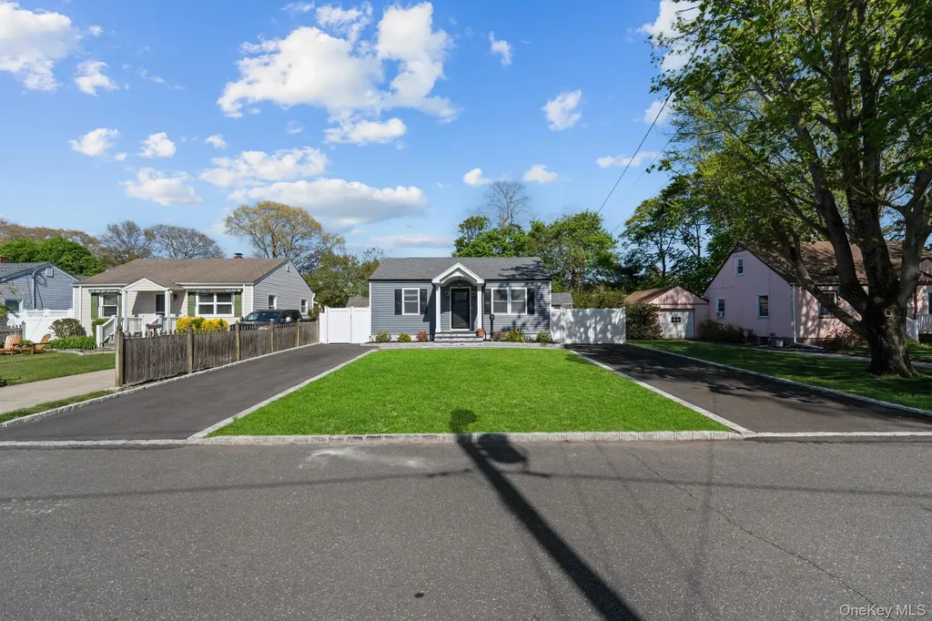 9 Brook Place East Islip NY 11730