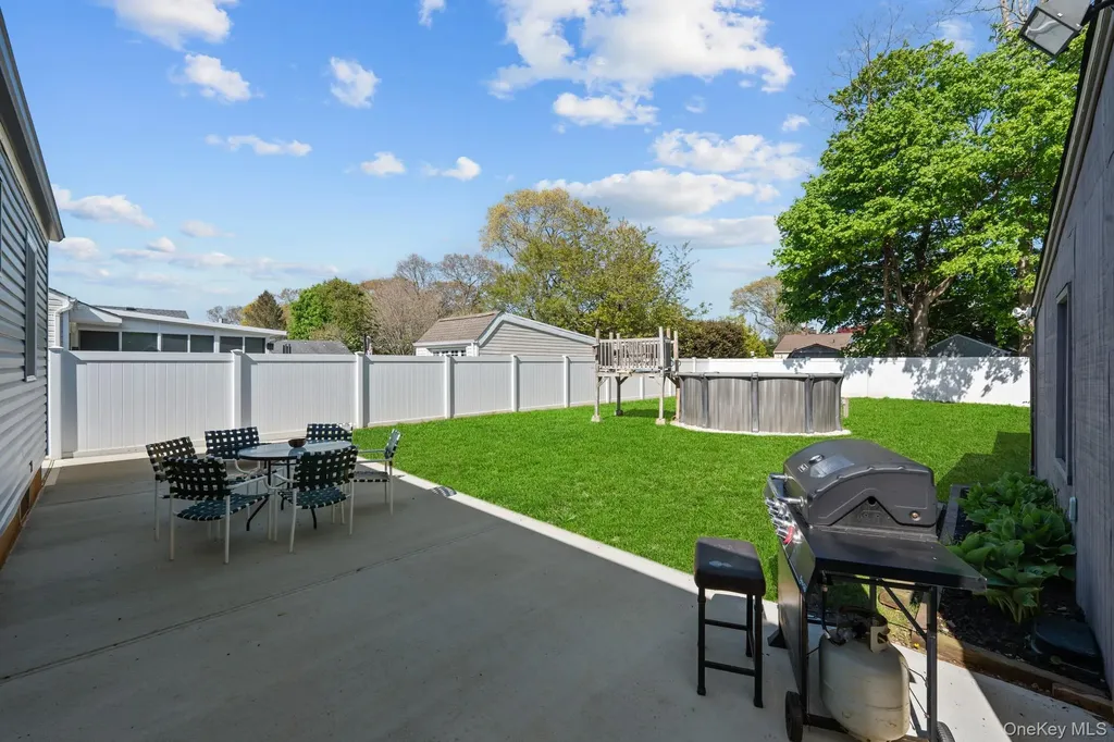 9 Brook Place East Islip NY 11730