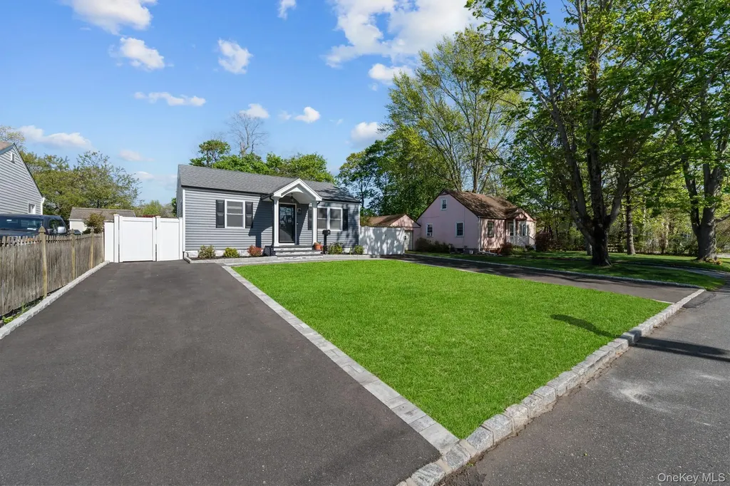 9 Brook Place East Islip NY 11730