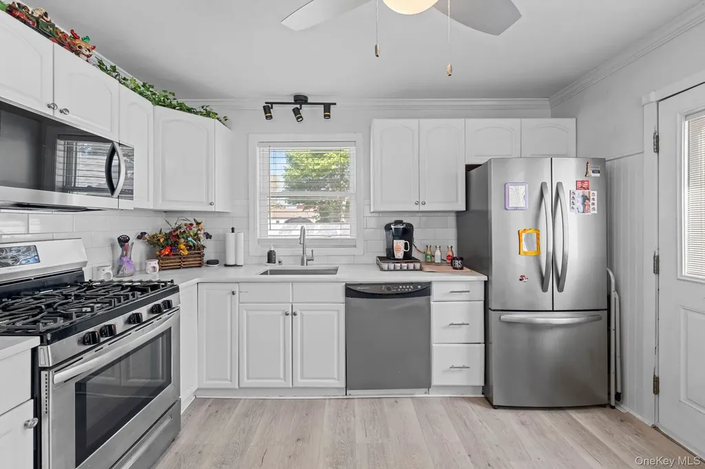 9 Brook Place East Islip NY 11730