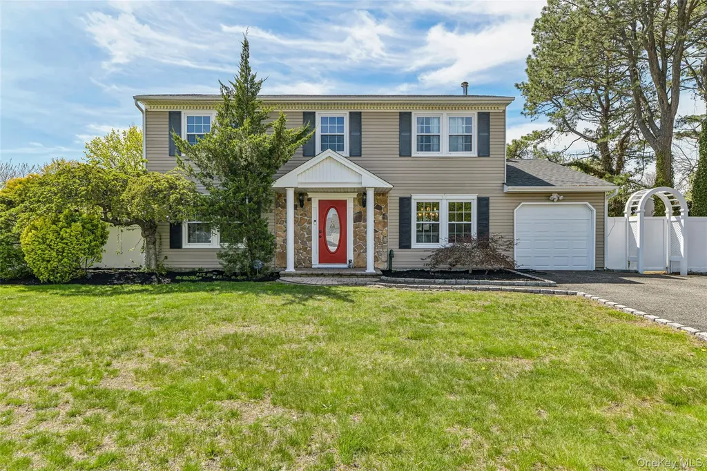 2 Deer Path East Patchogue NY 11772
